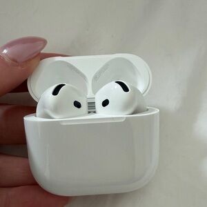 Apple White Wireless Earbuds with Case